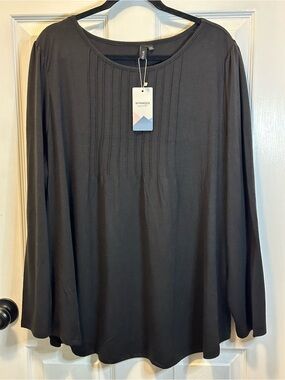 Black Long-Sleeve Pintuck Front Tee Women’s Plus Size 3XL